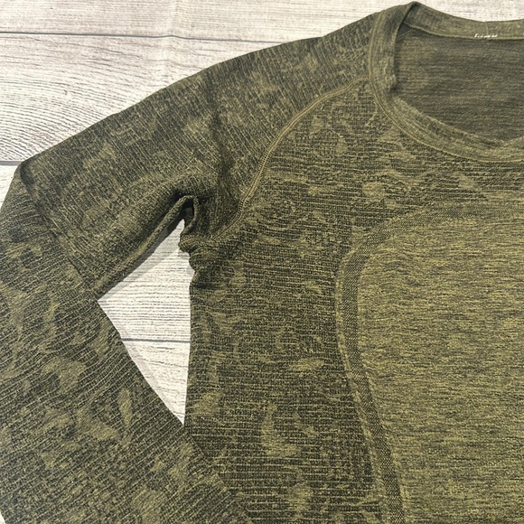 🍋Women’s Lululemon Swiftly Tech Long Sleeve Crew size 6🍋black/brave olive - Picture 2 of 16